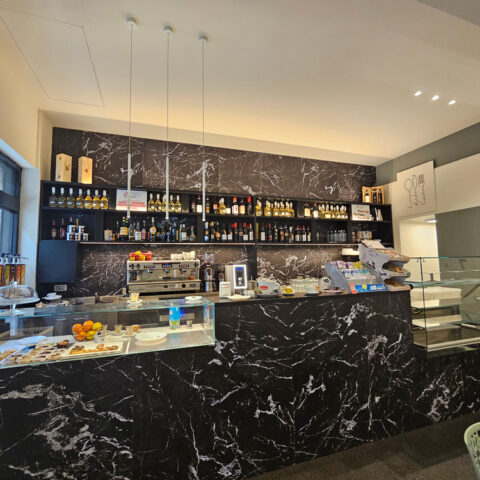 bar via salvini milano